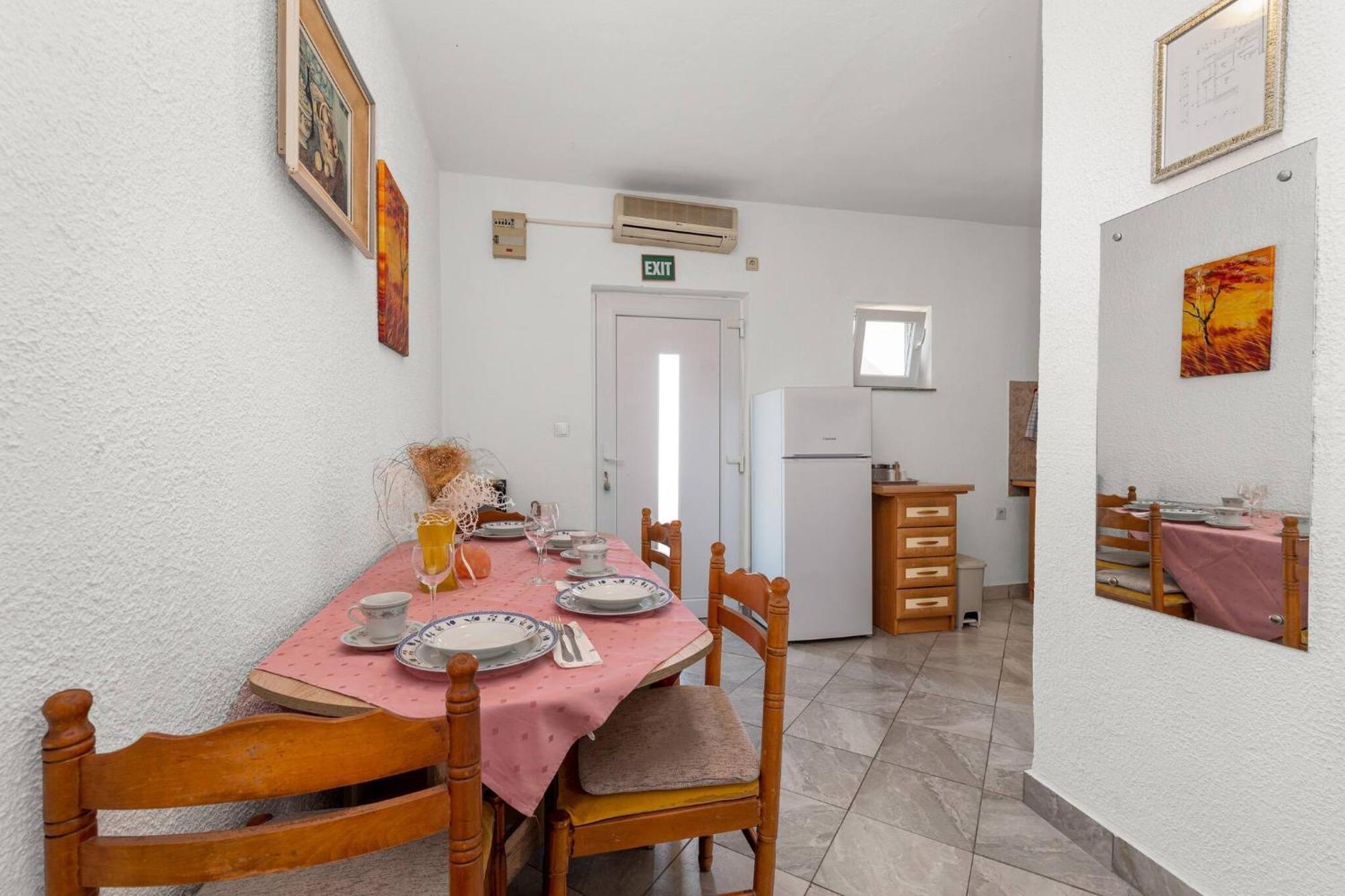Apartment Lara Tribalj Esterno foto